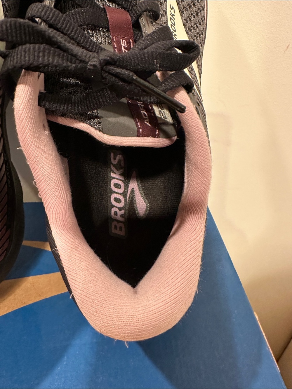Brooks Women's Adrenaline GTS 22- Black with Pink - 9.5 - Picture 11 of 16